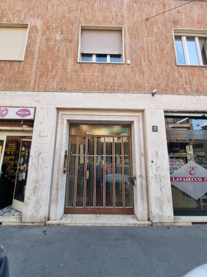 Spazioso Appartamento Con Terrazzo Navigli , Bocconi Milan Luaran gambar