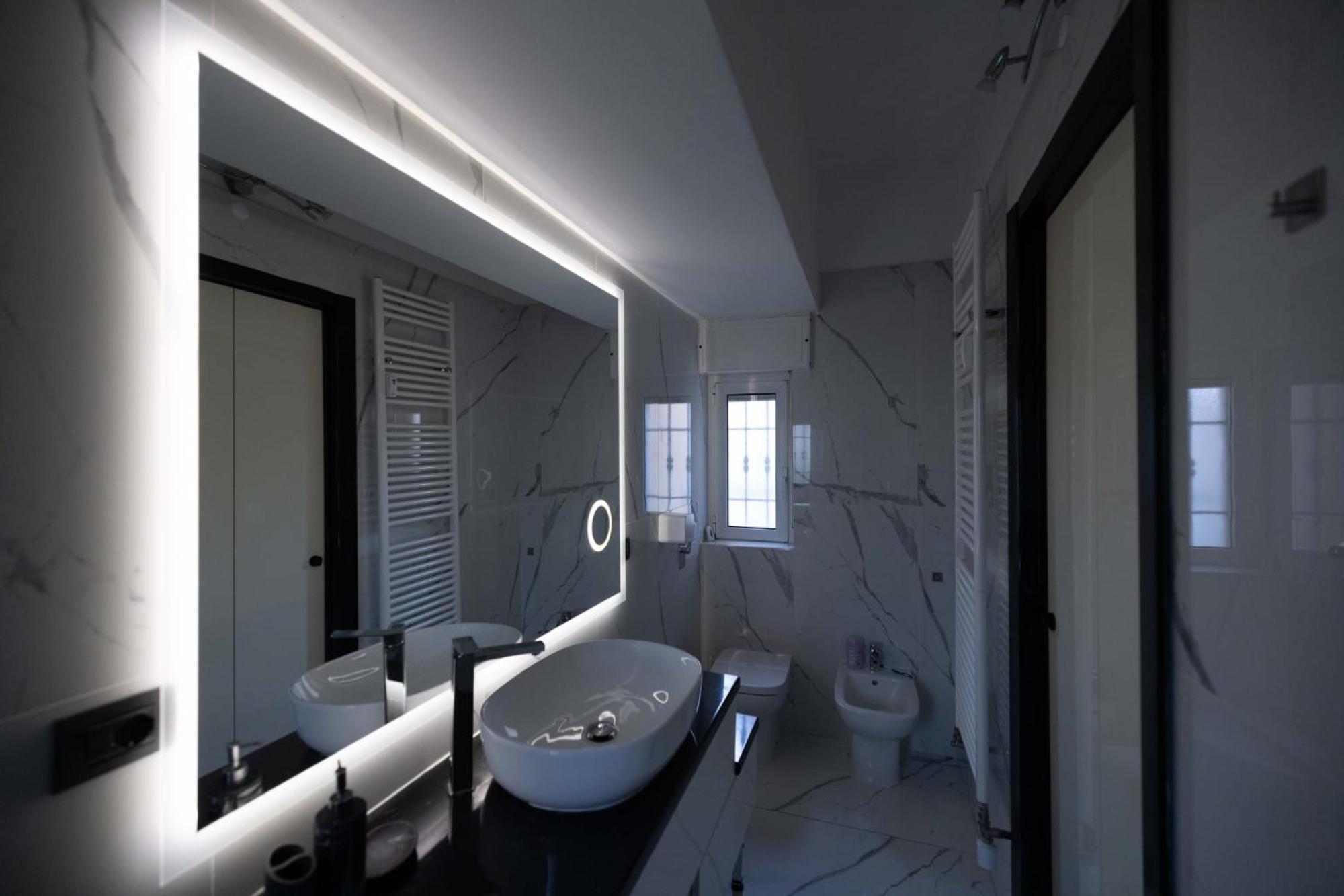 Spazioso Appartamento Con Terrazzo Navigli , Bocconi Milan Luaran gambar
